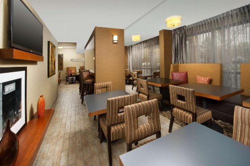 Hampton Inn By Hilton Rochester-Greece image 17